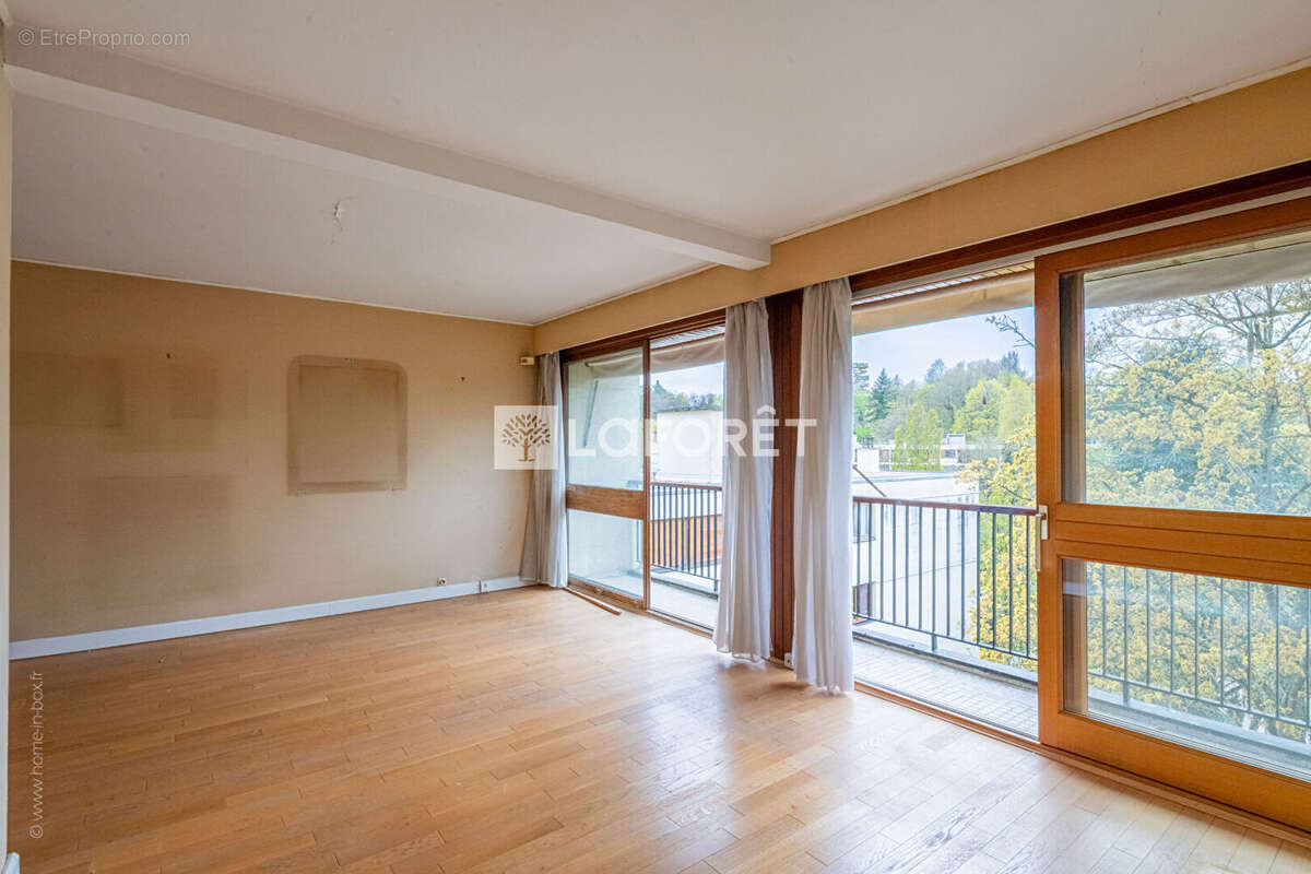 Appartement à LA CELLE-SAINT-CLOUD