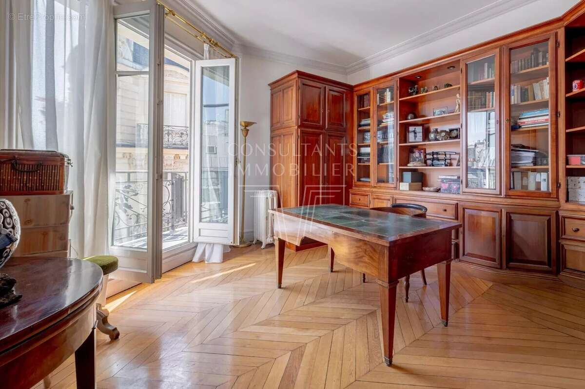 Appartement à PARIS-8E