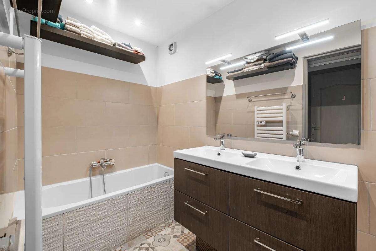 Appartement à COGOLIN