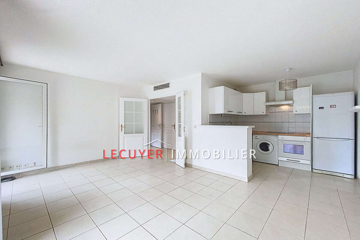 Appartement à VALLAURIS