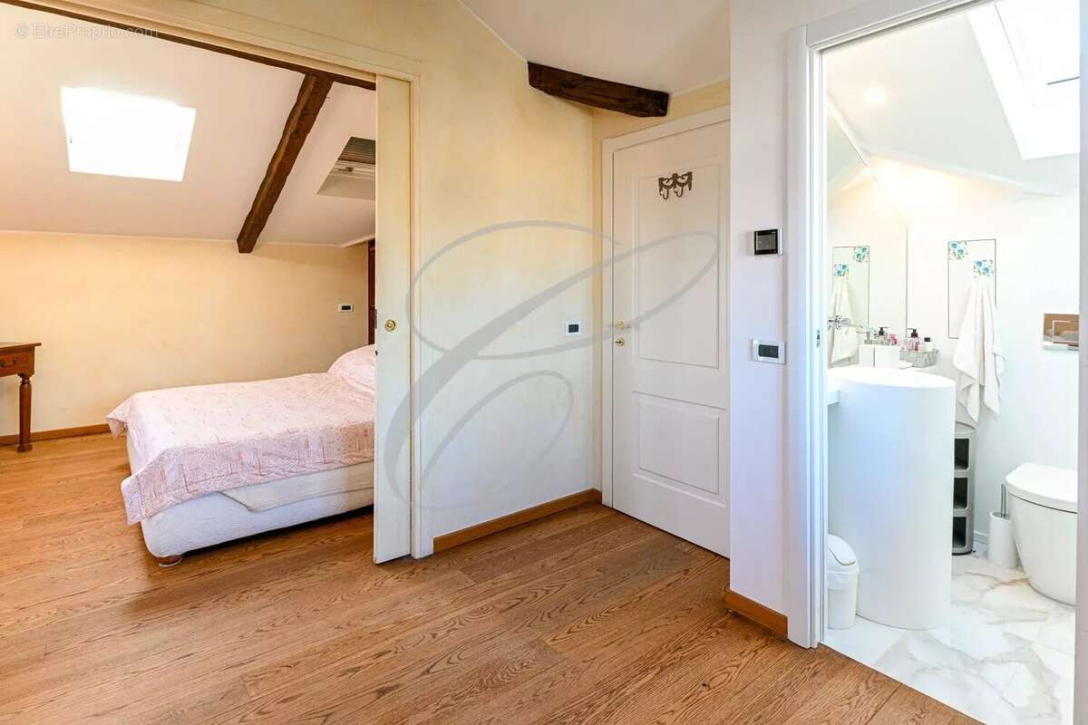 Appartement à ROQUEBRUNE-CAP-MARTIN