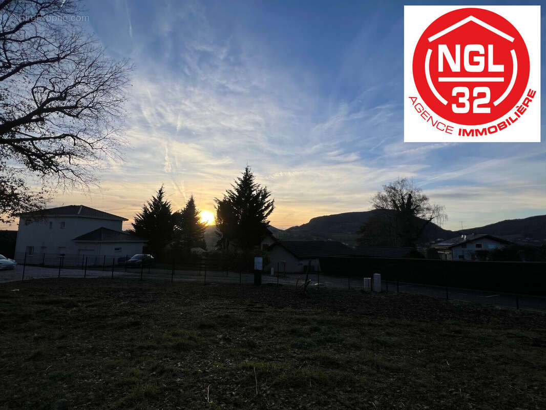 Terrain à VILLY-LE-PELLOUX