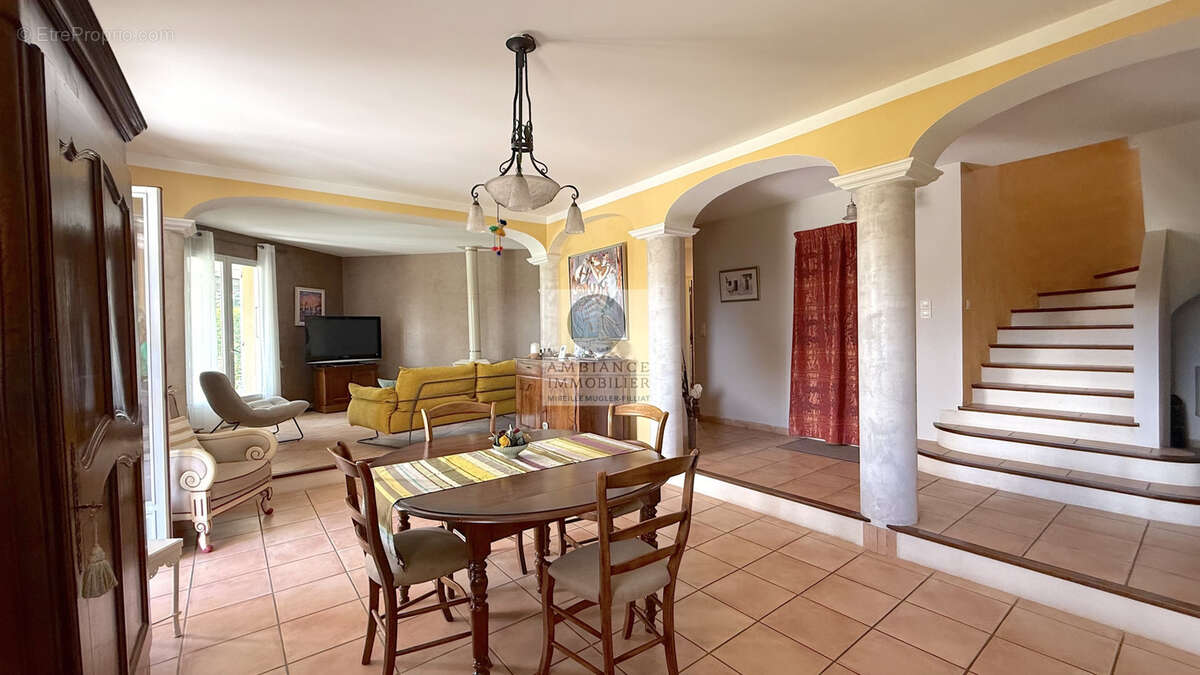 Maison à ETOILE-SUR-RHONE