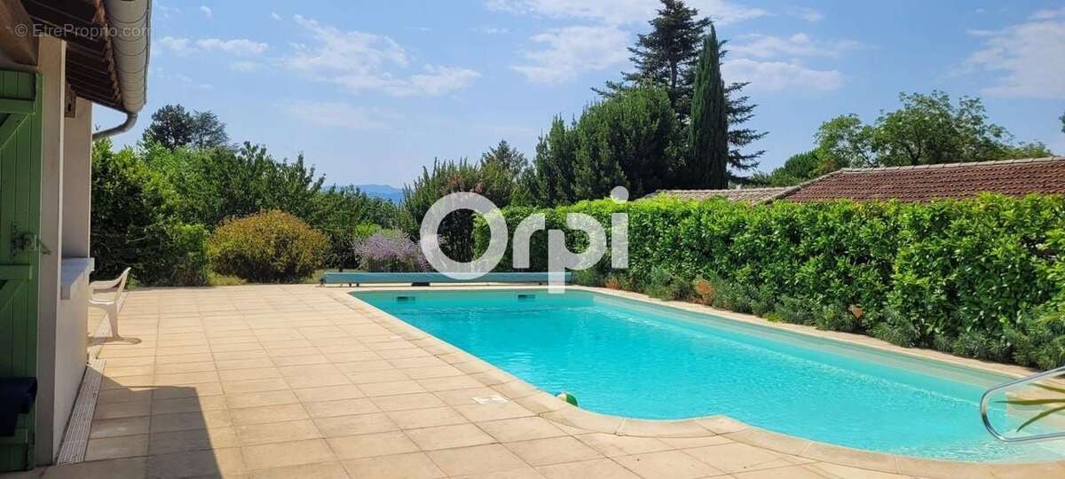 Maison de village avec piscine et 8 chambres - photo 4