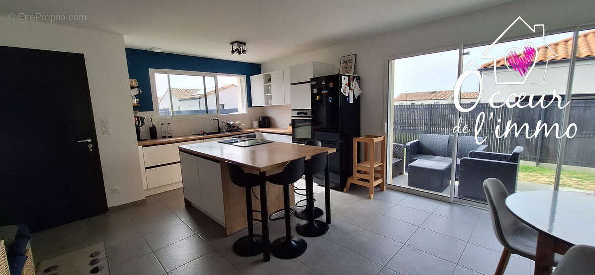 Maison à LA CHAIZE-LE-VICOMTE