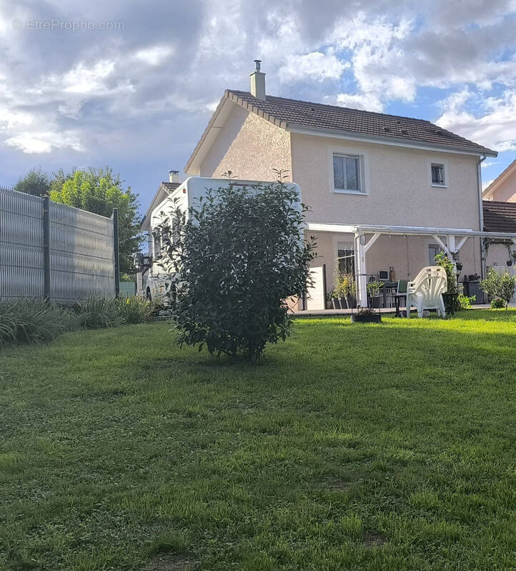 Maison à LA BATIE-DIVISIN