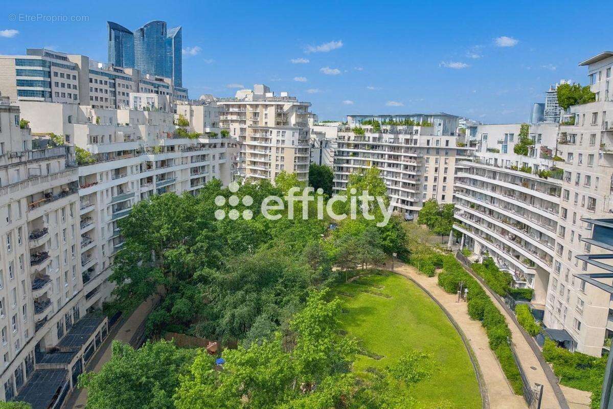 Appartement à COURBEVOIE