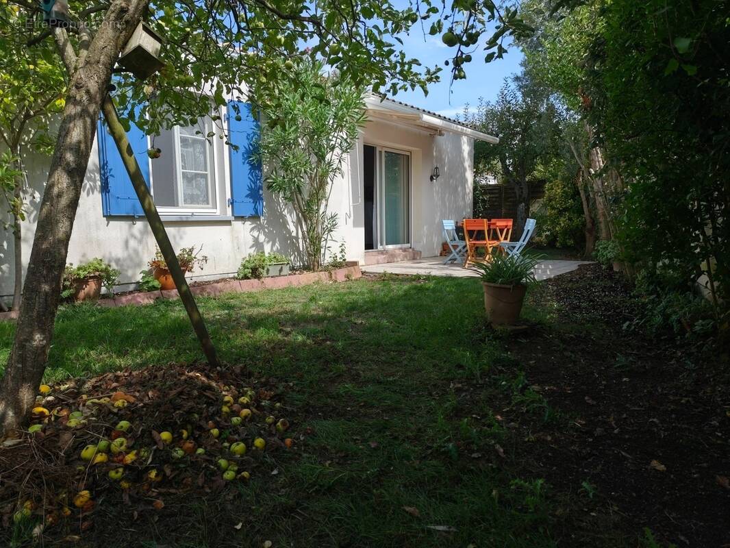 Maison à MARENNES