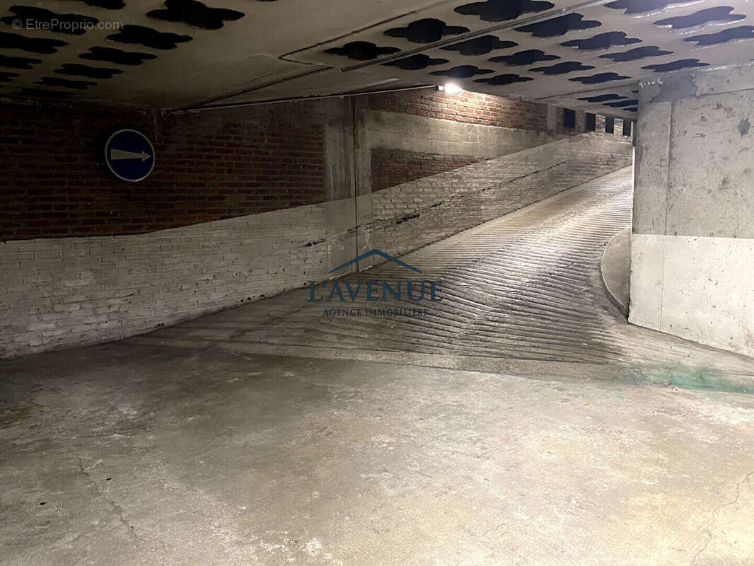 Parking à PARIS-15E