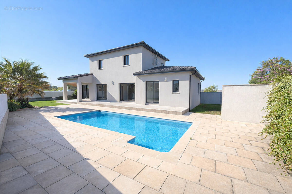 Maison à MONTELIMAR