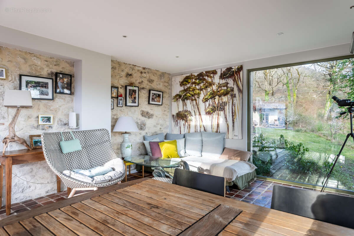 Maison de campagne avec annexe, piscine, dépendances et terrain - photo 18
