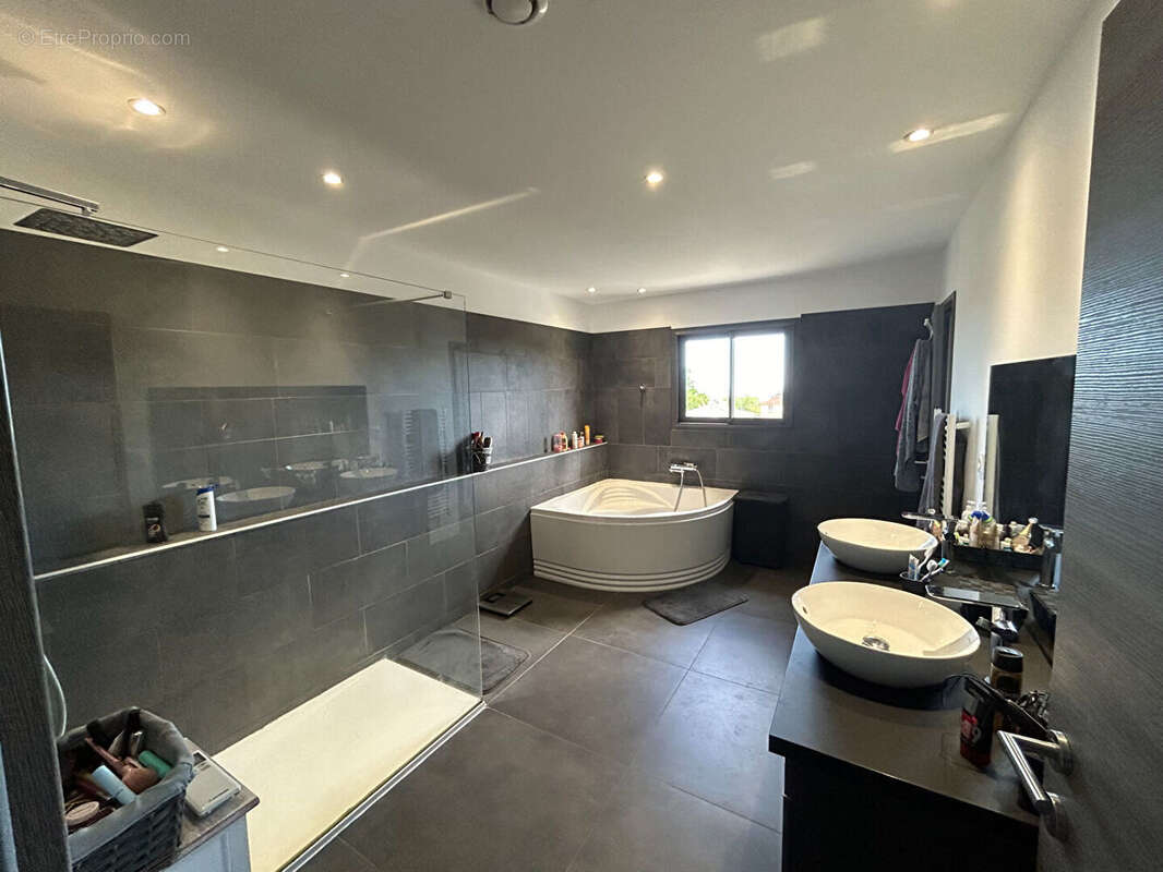 Maison à SANTA-LUCIA-DI-MORIANI