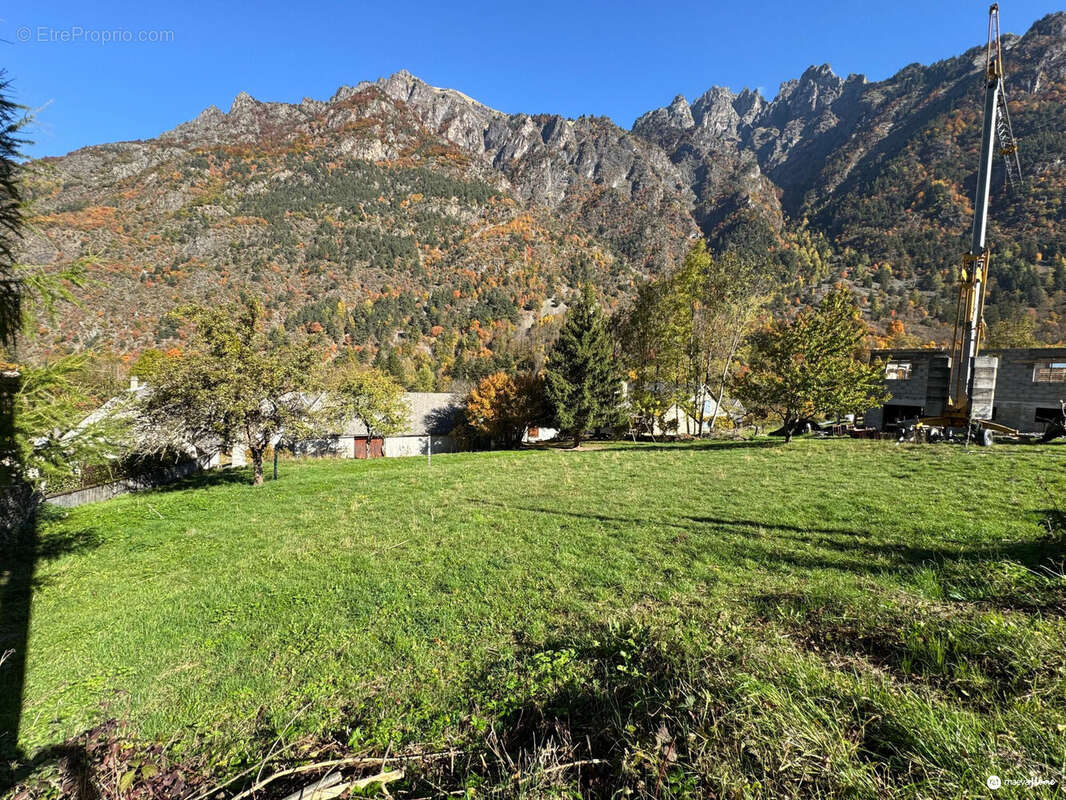 Terrain à ENTRAIGUES