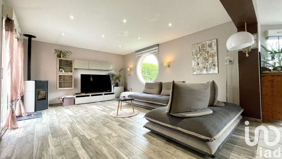 Photo 3 - Maison à UXEGNEY