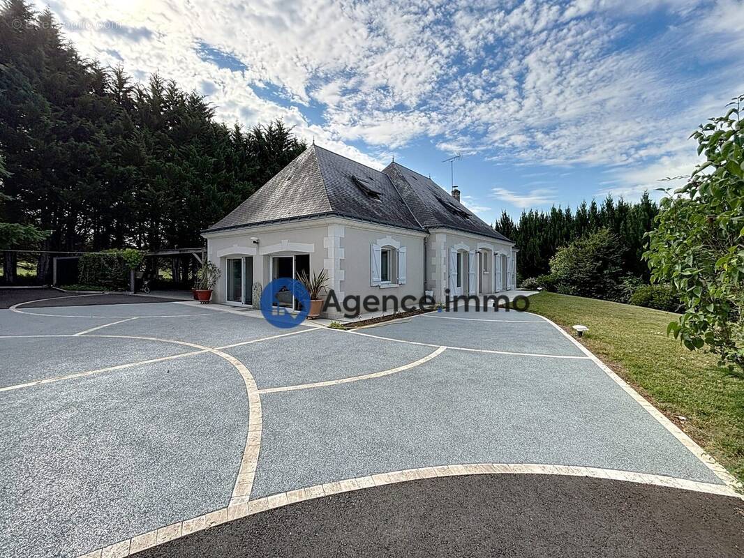 Maison à SAINT-ANTOINE-DU-ROCHER