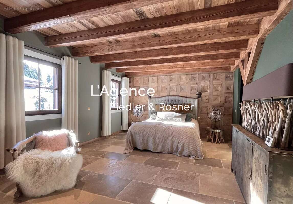 Maison à DEMI-QUARTIER