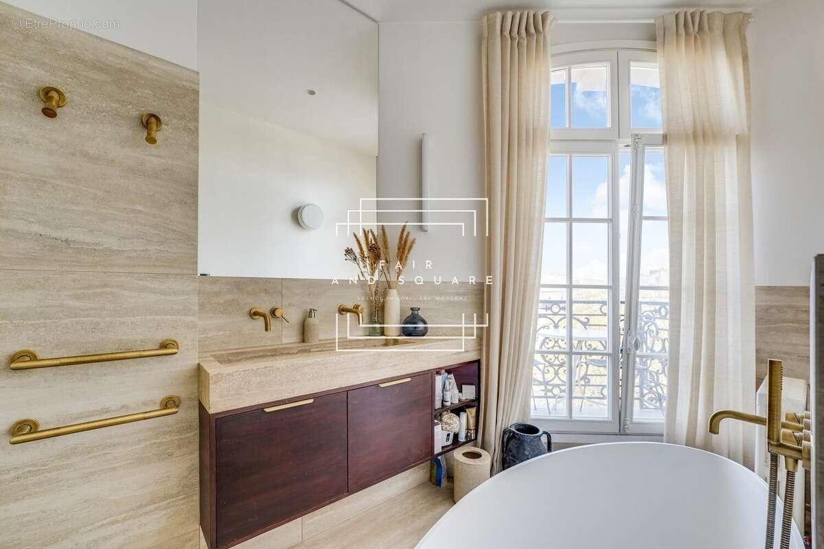 Appartement à PARIS-17E