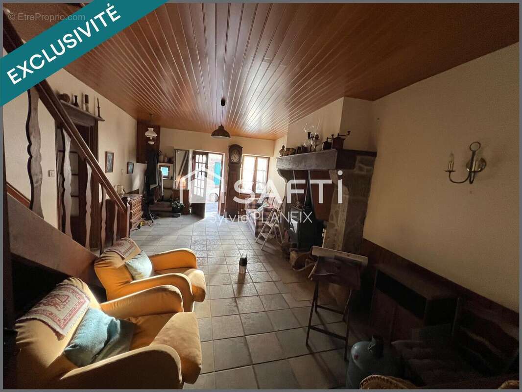 Maison 119 m² à Crocq  - photo 4