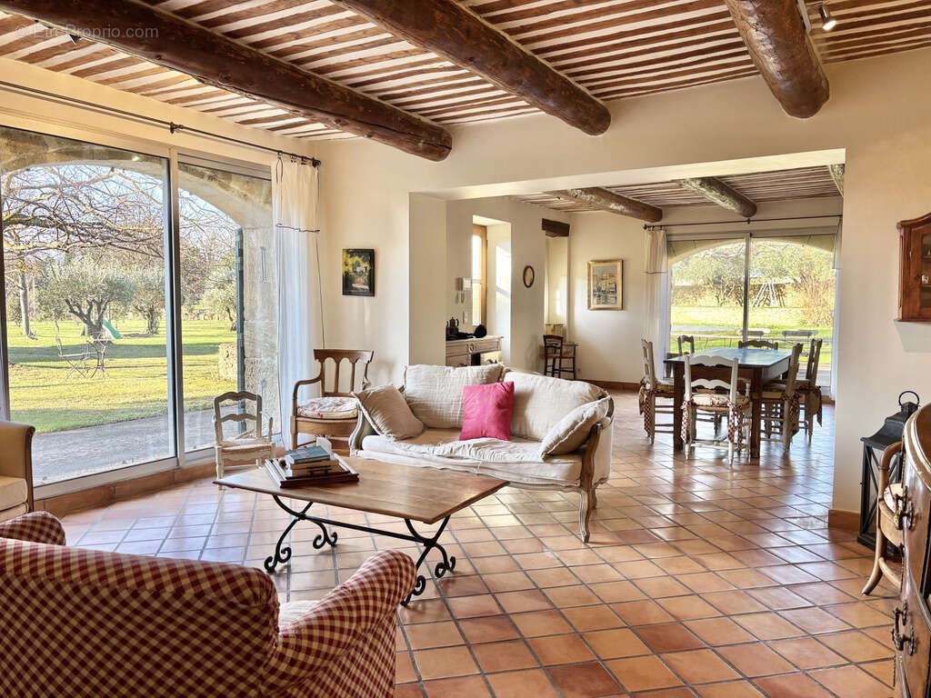Maison à UCHAUX