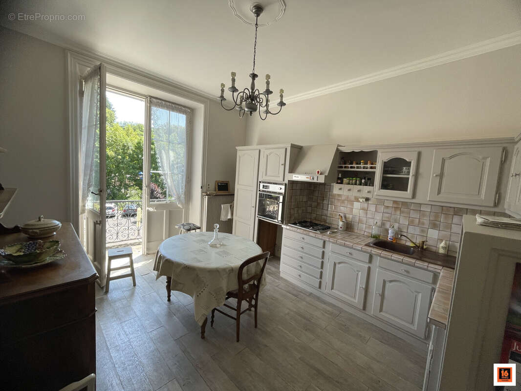 Maison à LA MONNERIE-LE-MONTEL