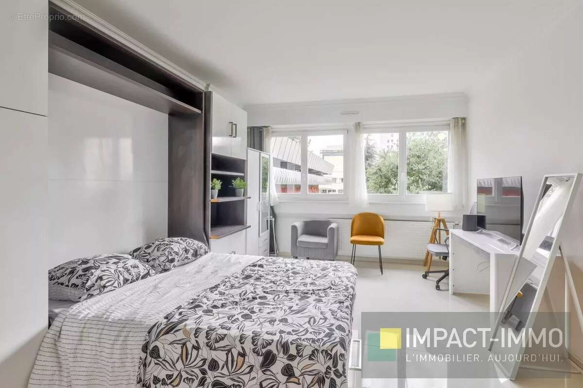 Appartement à COURBEVOIE