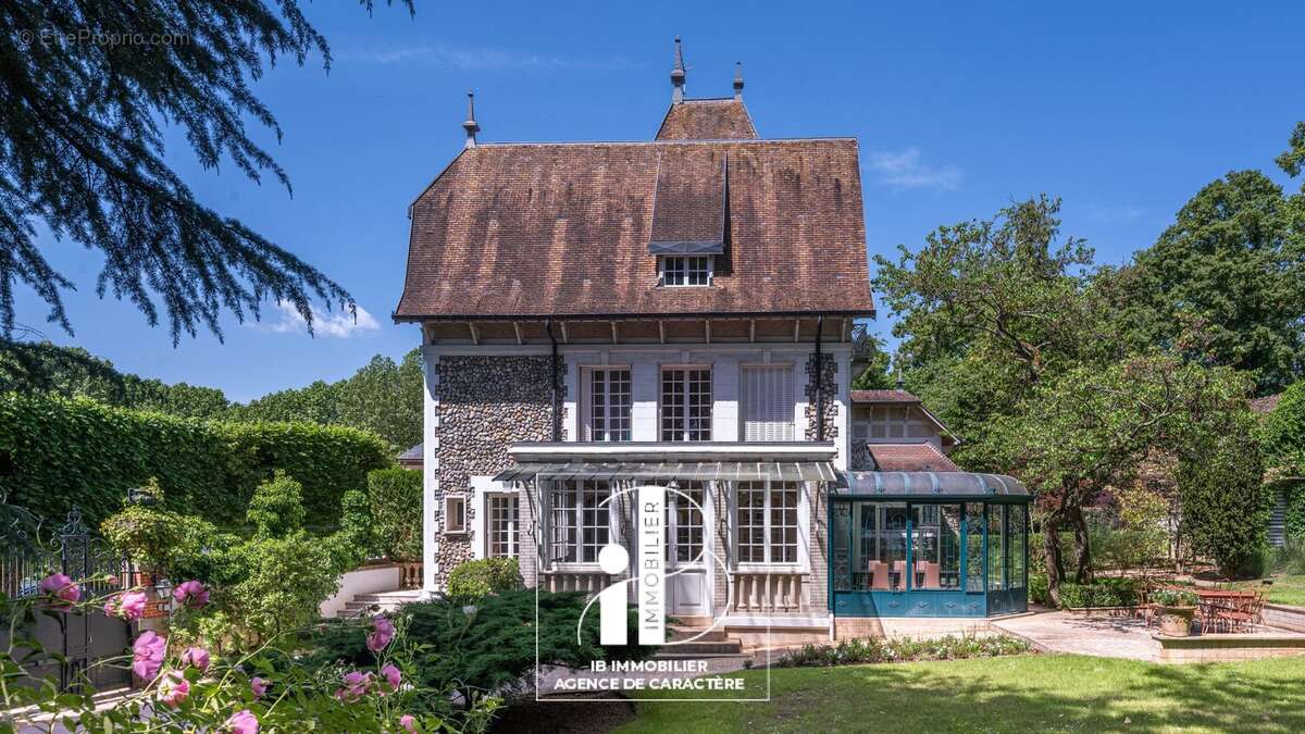 Maison à FONTAINEBLEAU