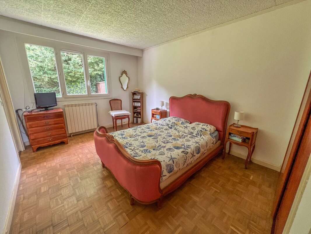 Maison à LE MESNIL-SAINT-DENIS