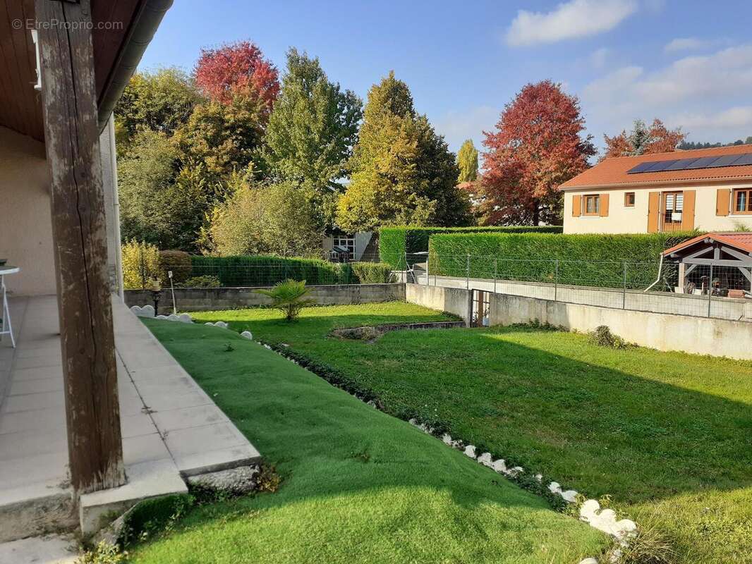 Photo 2 - Maison à LE CHAMBON-FEUGEROLLES