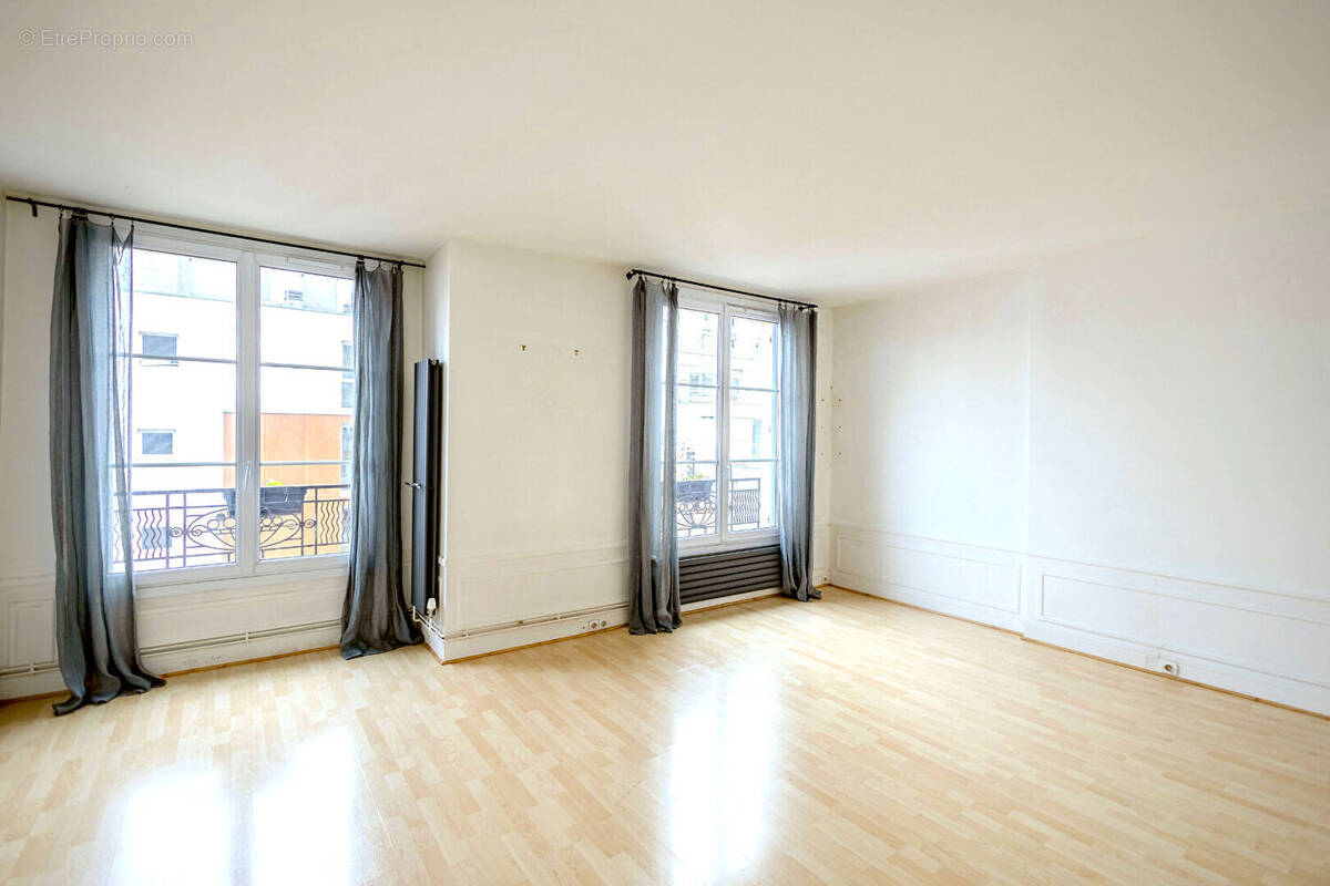 Appartement à PARIS-14E