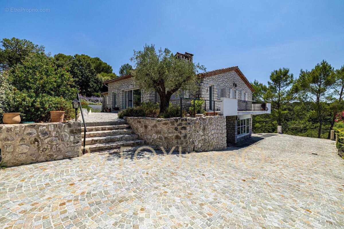 Villa entierement refaite à neuve 6 pieces Domaine des Clausonnes Biot - photo 11