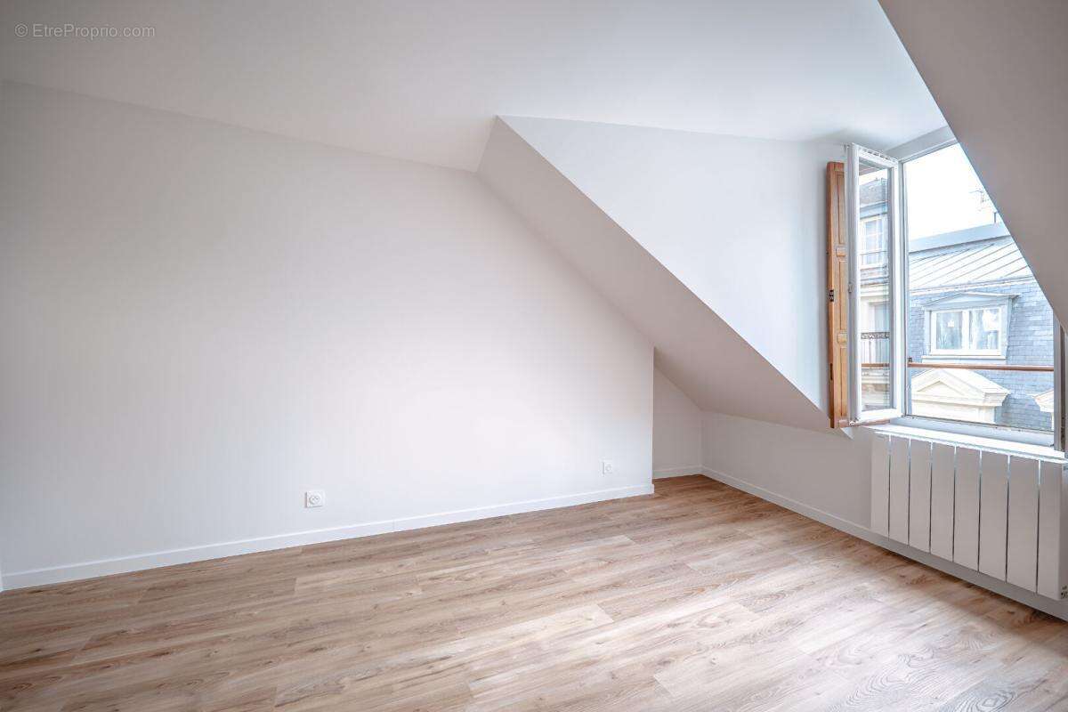 Appartement à PARIS-8E