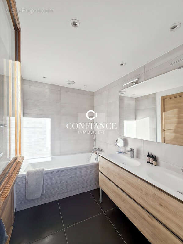 Maison 165 m² à Saint-Etienne-De-Tinee  - photo 7