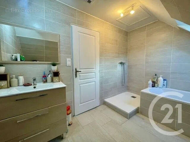 Maison 110 m² à Le Plessis-Belleville  - photo 7