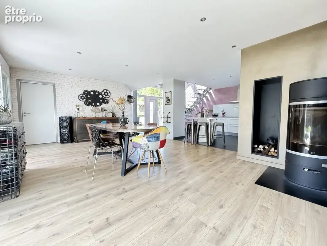 Maison de caractère rénovée -- 183 m2 -- beaux volumes, suite parentale et jardin avec espace détente - photo 2