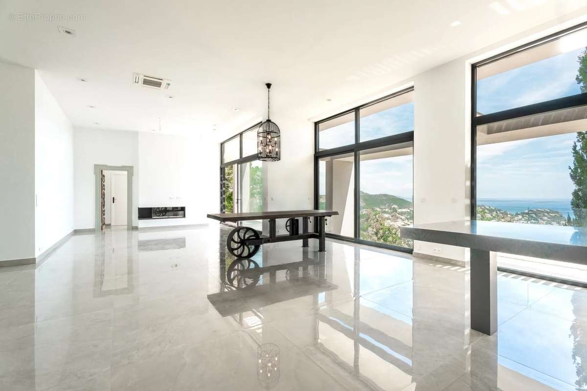 Maison à THEOULE-SUR-MER