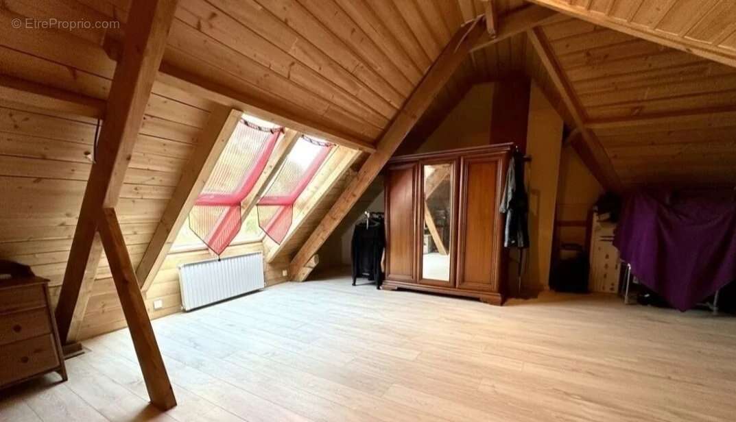 Maison à LACHAPELLE-SAINT-PIERRE