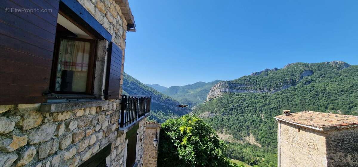 Rare propriété rénovée avec terrasses panoramiques au cœur de la Drôme - photo 2