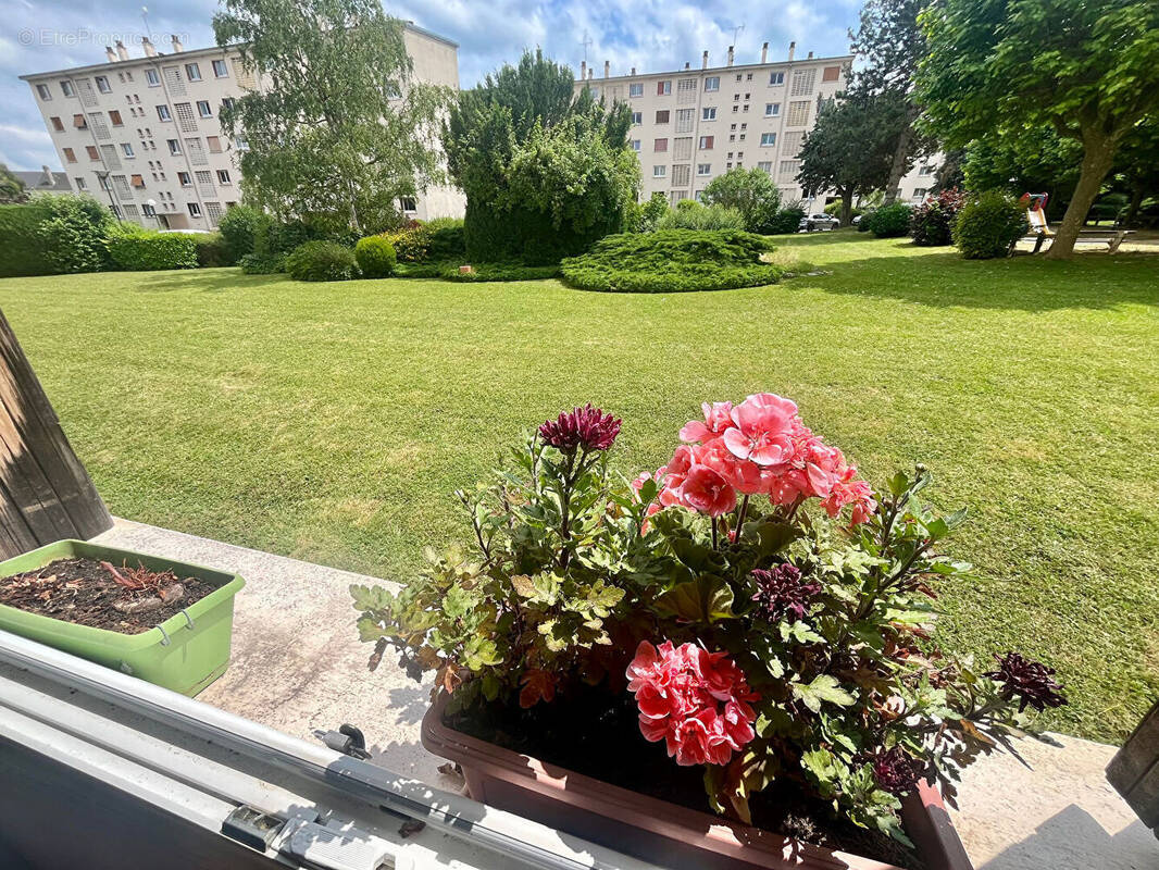 Appartement à LES CLAYES-SOUS-BOIS
