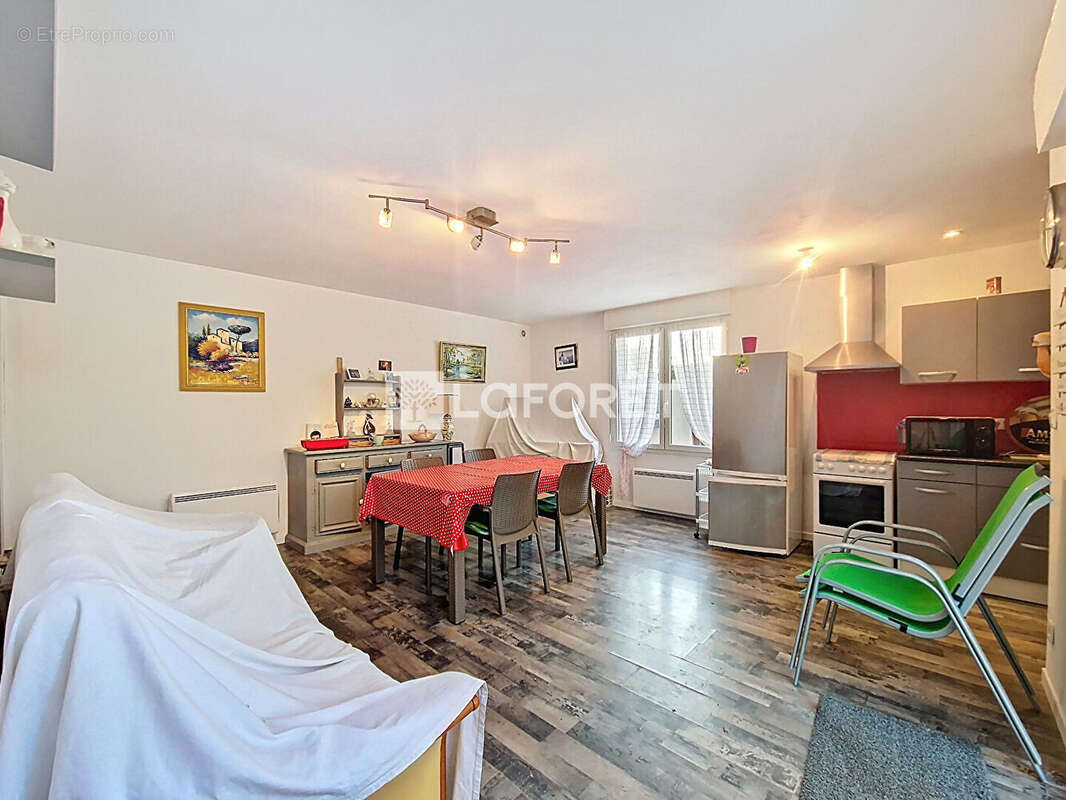 Maison à ESSERTENNE-ET-CECEY