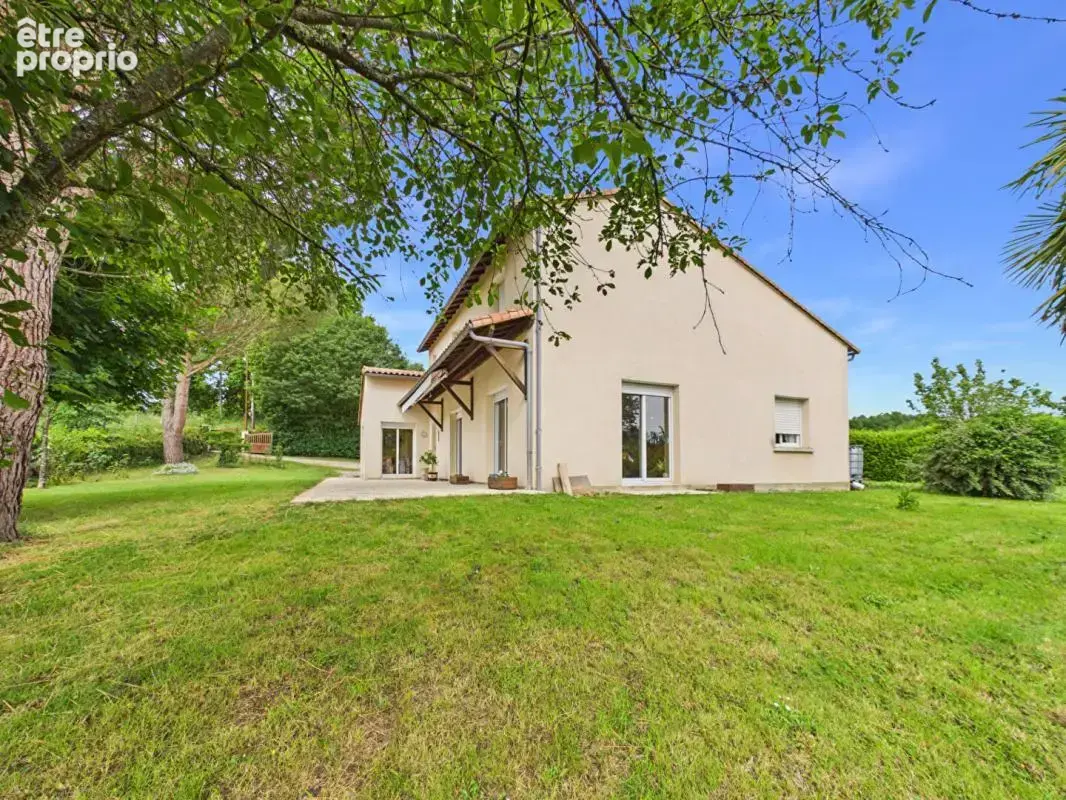 Maison à Ligugé de 230 m2 , 4 chambres +1 studio indépendant, jardin, garage - photo 17
