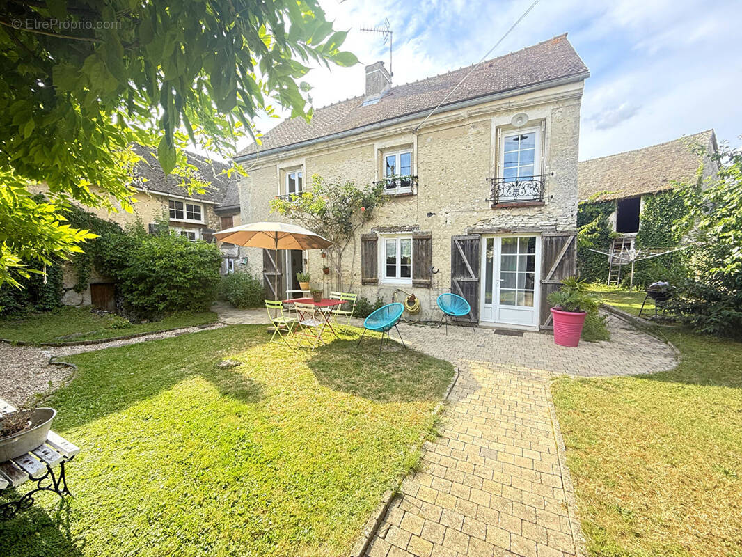 Maison à HOUDAN