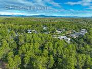 Terrain à SAINT-CLEMENT-DE-RIVIERE