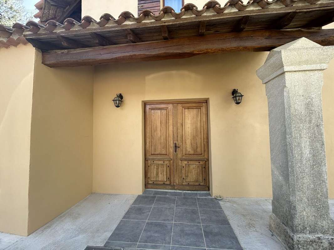 Maison 255 m² à Saint-Vincent-De-Barbeyrargues  - photo 2