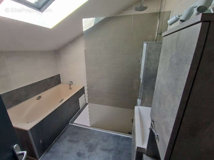Maison rénovée avec grange attenante et cour - photo 6