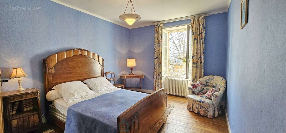 Rare à Domme  Maison de caractère avec 2 appartements, jardin, cave et grand garage - photo 16