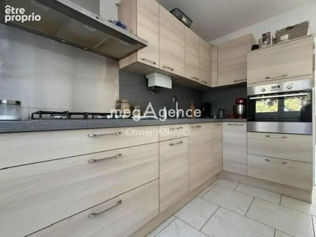 Beau t4 de 77 m2 3 chambres + cave + parking - photo 4