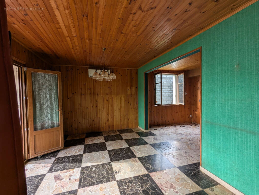 Maison à LAGRASSE