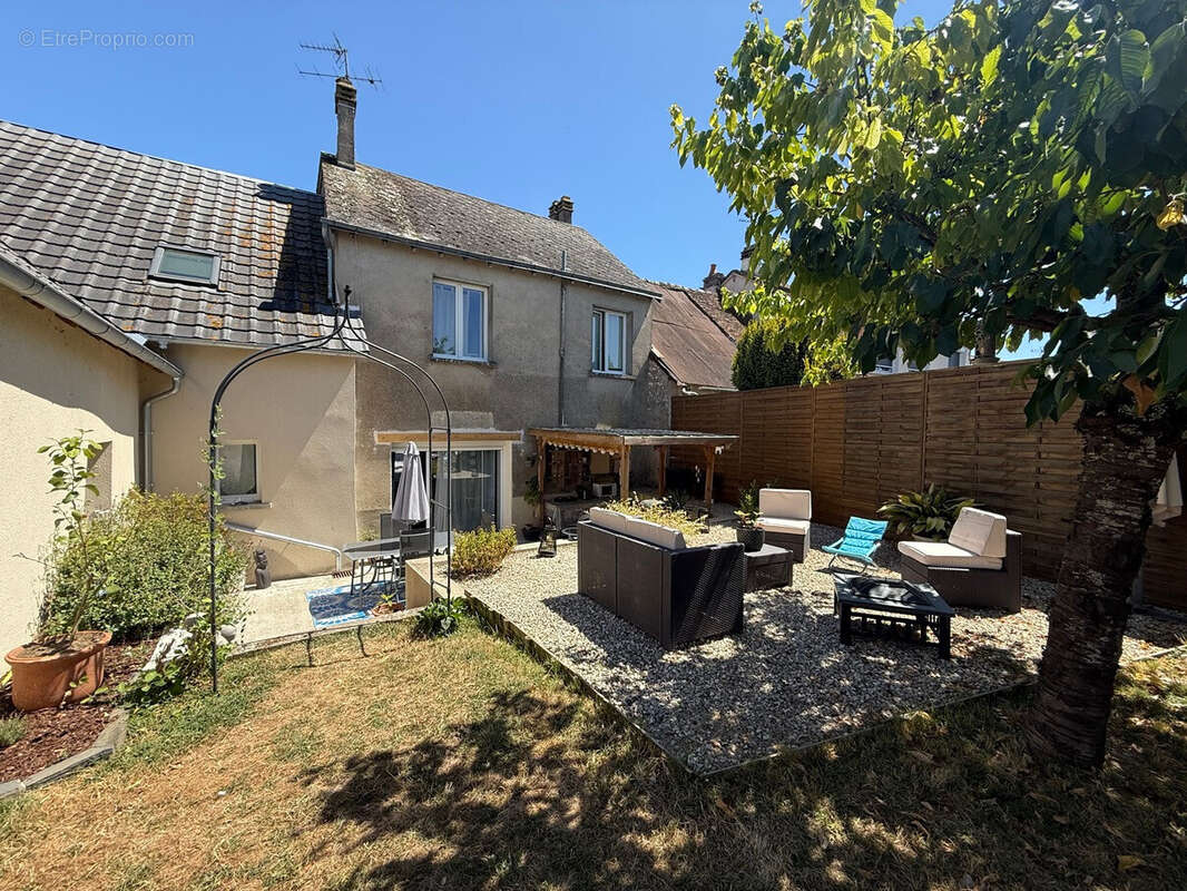 Maison à LES BORDES