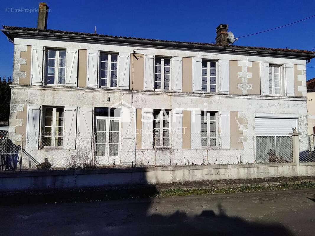 Maison 195 m² à Sainte-Ramee  - photo 2