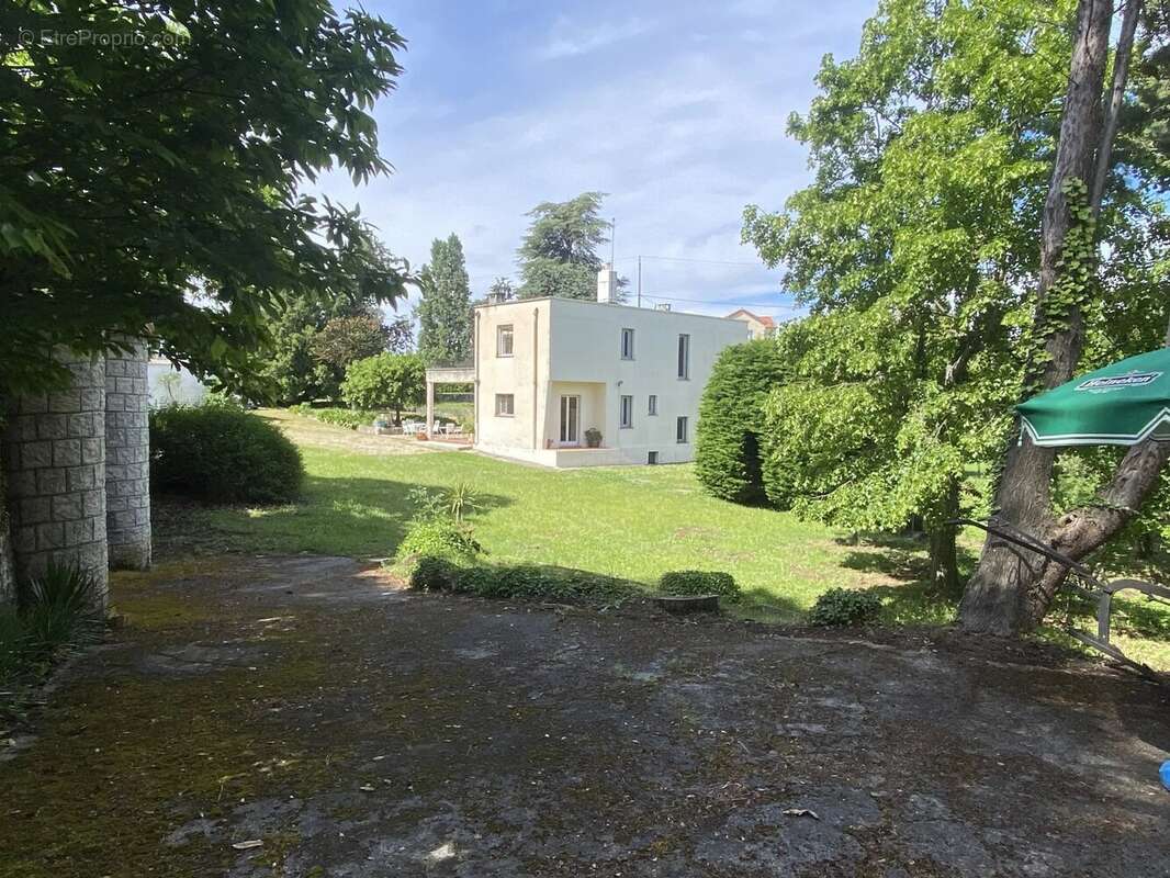 Maison à BERRE-LES-ALPES